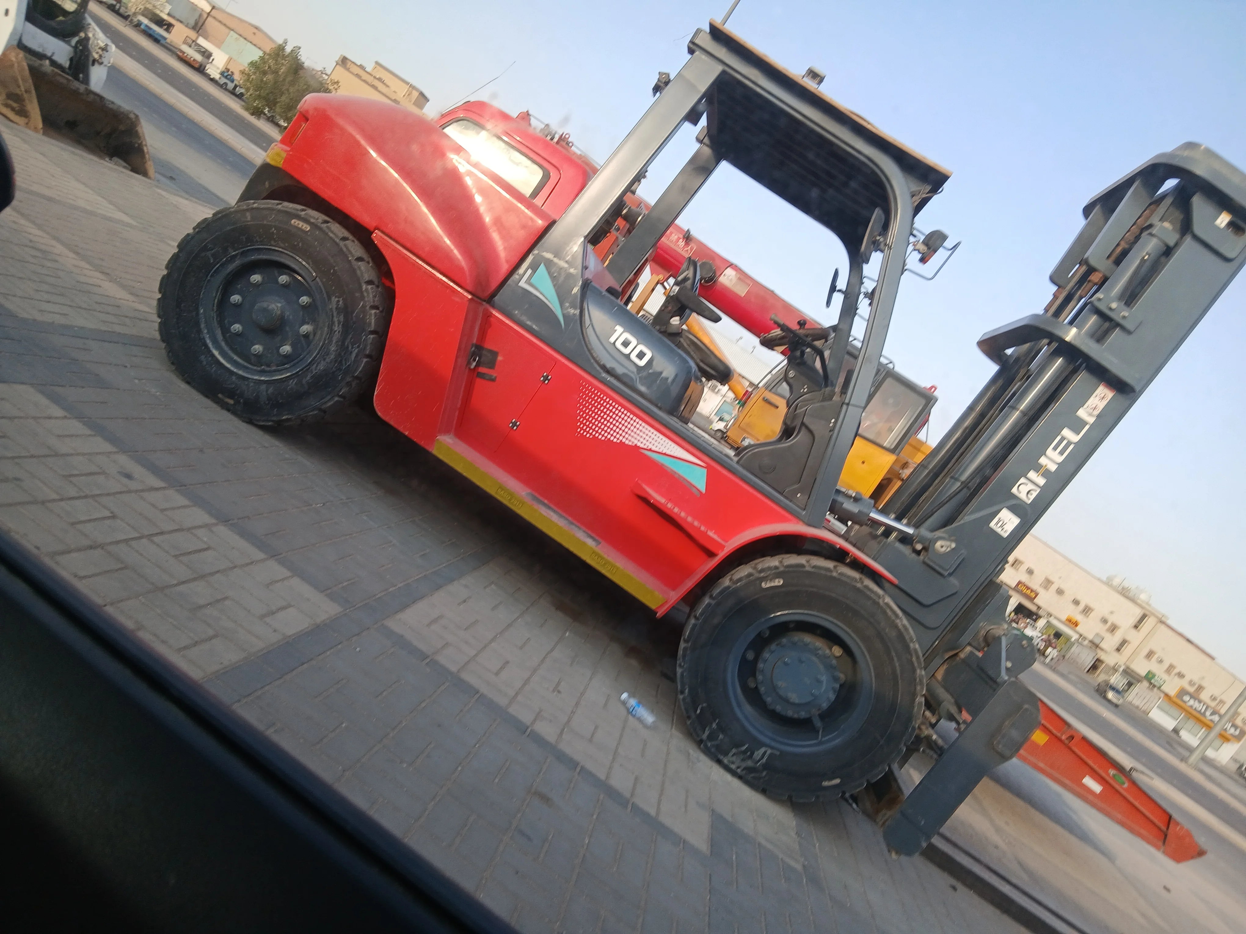 فوركلفت10طن 7طن للإيجار الرياض الإسكان الصناعيه الثانيه