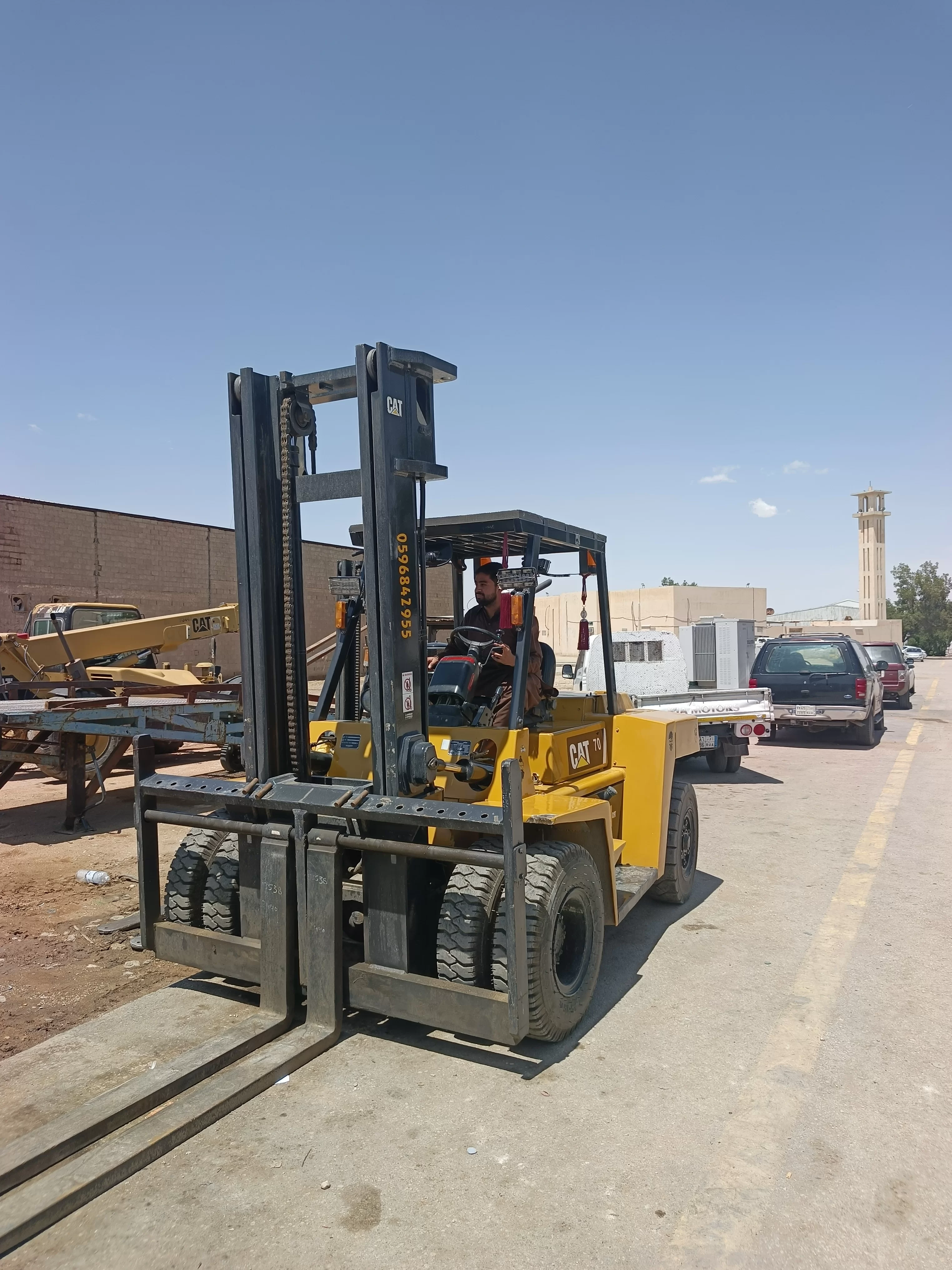 فوركلفت للأيجار في الدمام - معدات رفع مناولة  2026