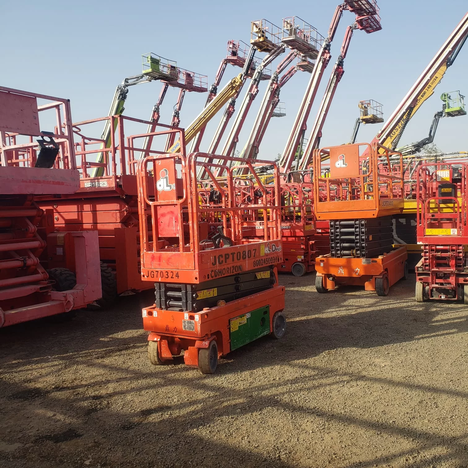 Forklifts, manlifts, scissor lifts, cranes, and jcbs for rental
