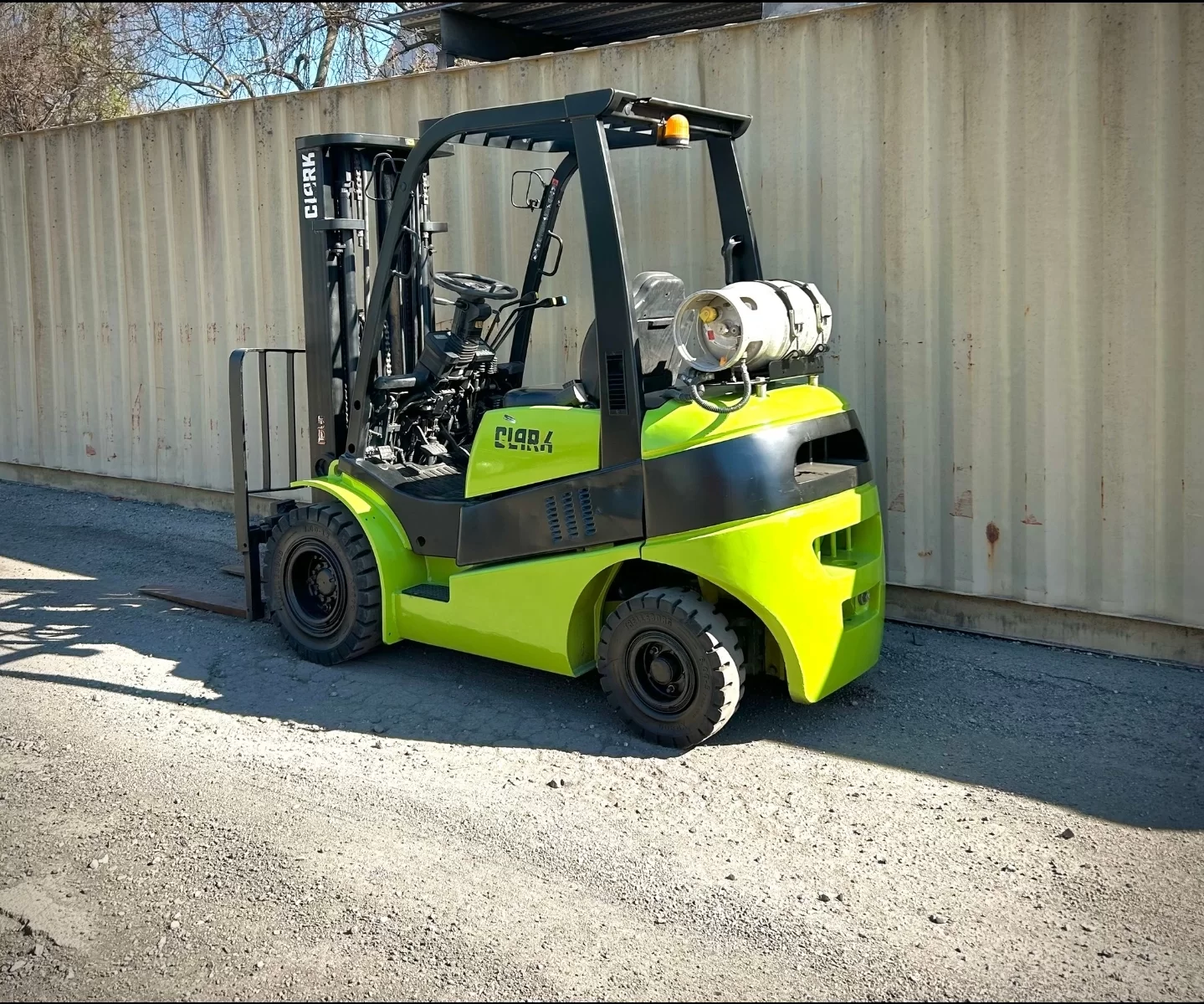 فوركلفت للإيجار في الرياض | رافعات شوكية حديثة ومعتمدة ارامكو وتيوفي