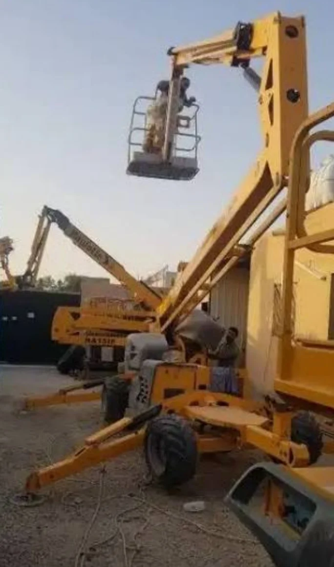 سبايدر لفت للإيجار في جدة | رافعة عنكبوتية Spider Lift | منصة زاحفة Crawler Lift | 15م – 23م – 30م | تأجير معدات وصول للمباني والواجهات والمصانع والأماكن الضيقة | رؤية المملكة لتأجير المعدات