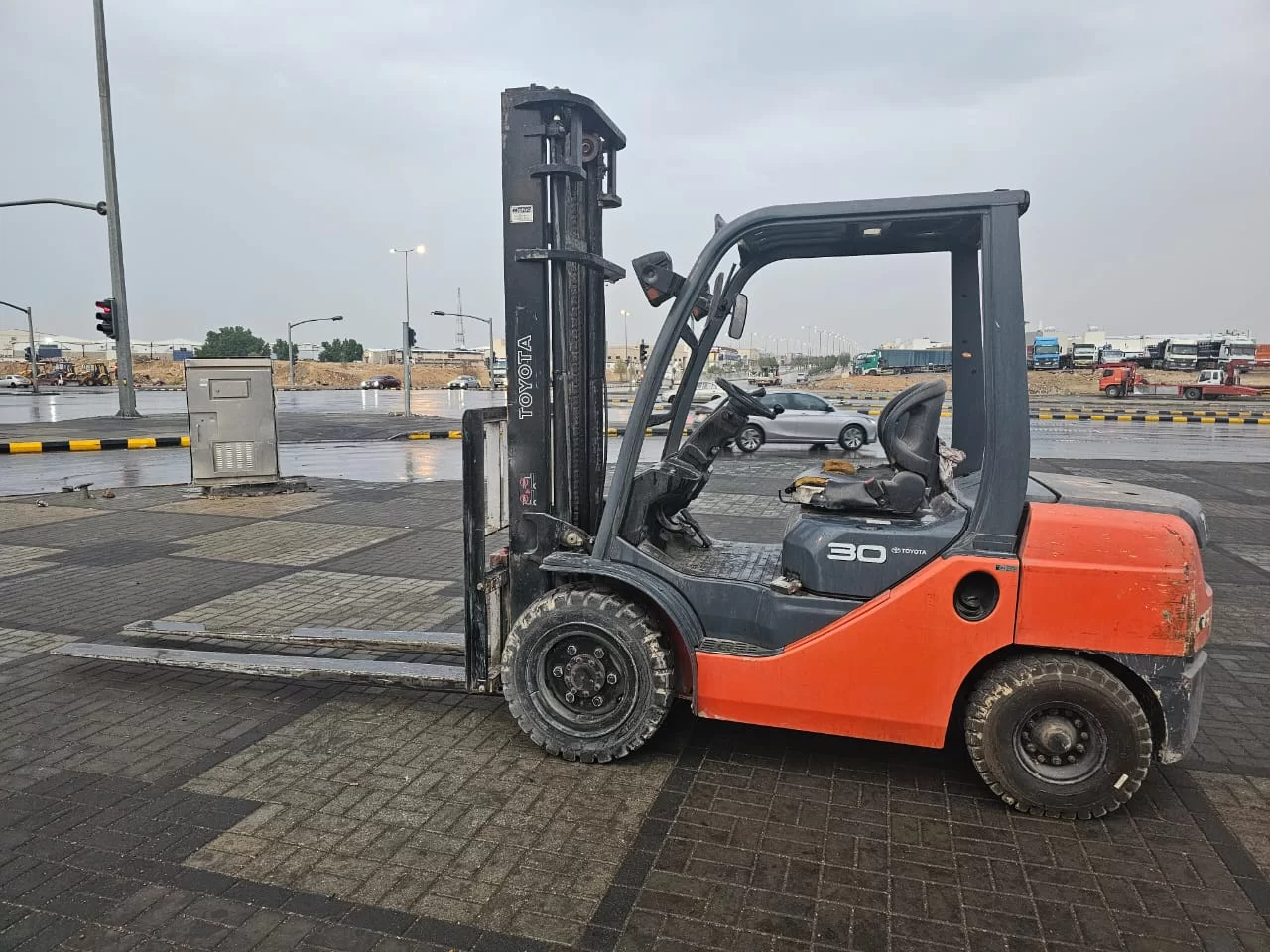 روافع شوكية فوركلفت للإيجار