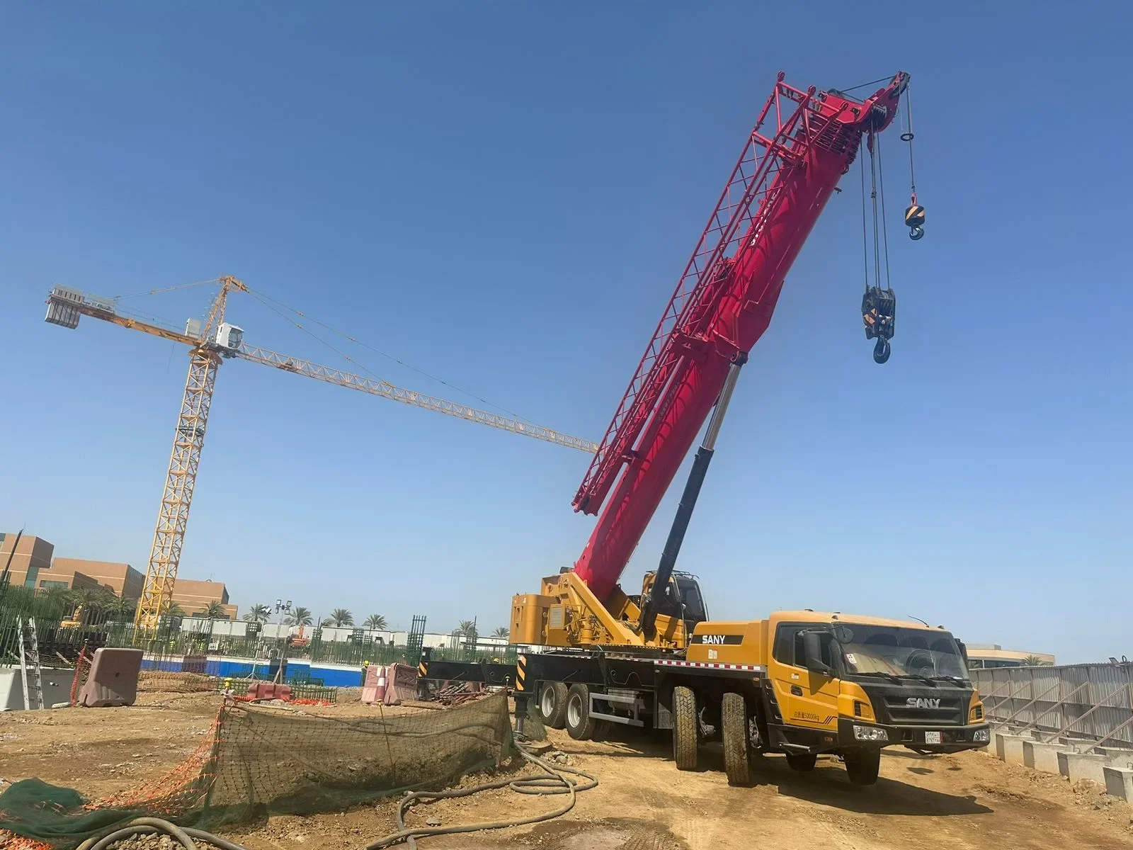 كرين 25 طن 60 طن 80 طن 120 طن 160 طن 300 طن 500 طن للإيجار في الدمام ديزل // تأجير رافعة هيدروليك للمشاريع