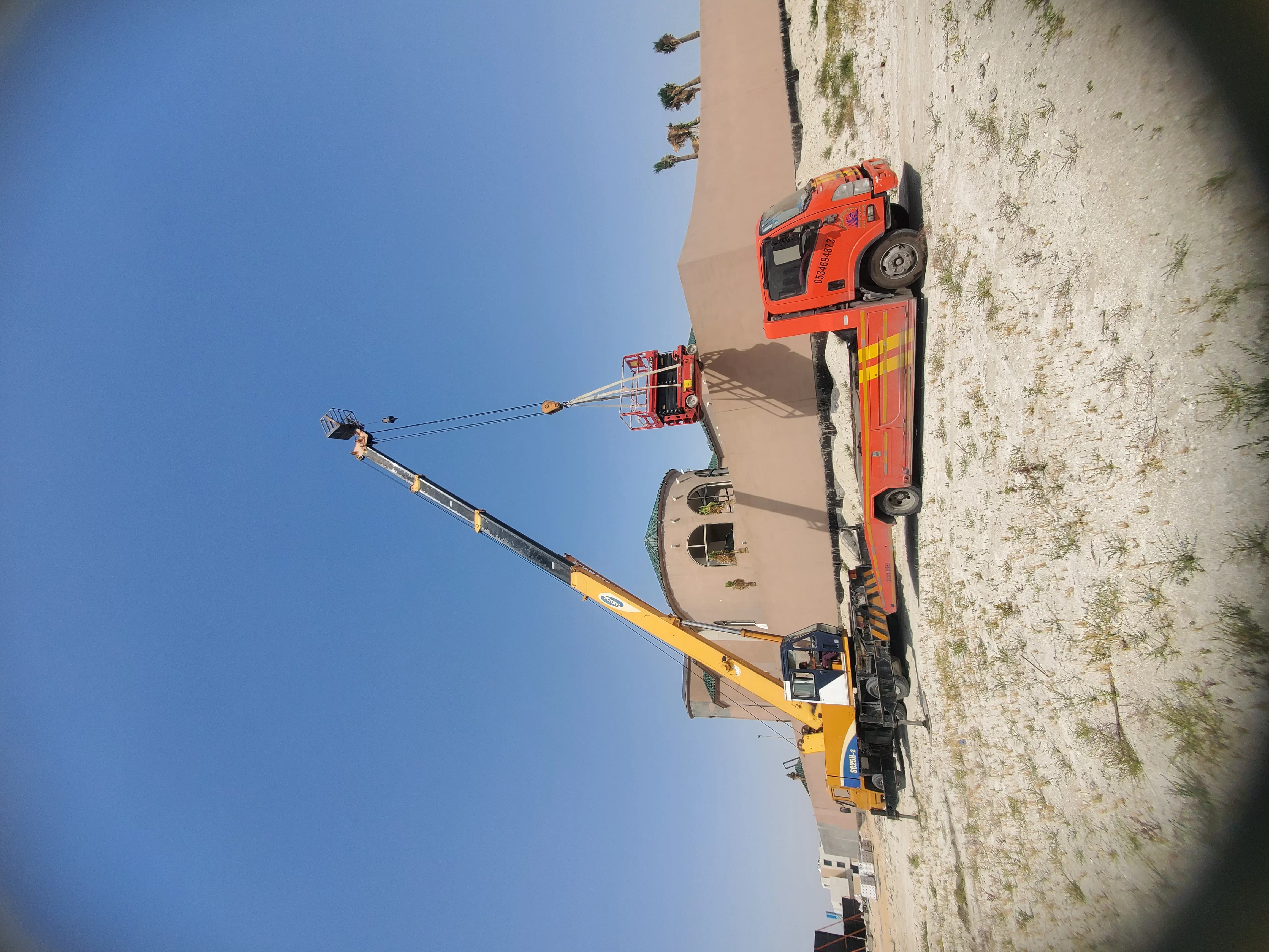 سيزرلفت scissor lift مان لفت Manleft للإيجار في الدمام رافعات شوكيهForklifts JCB Cranes for Rent