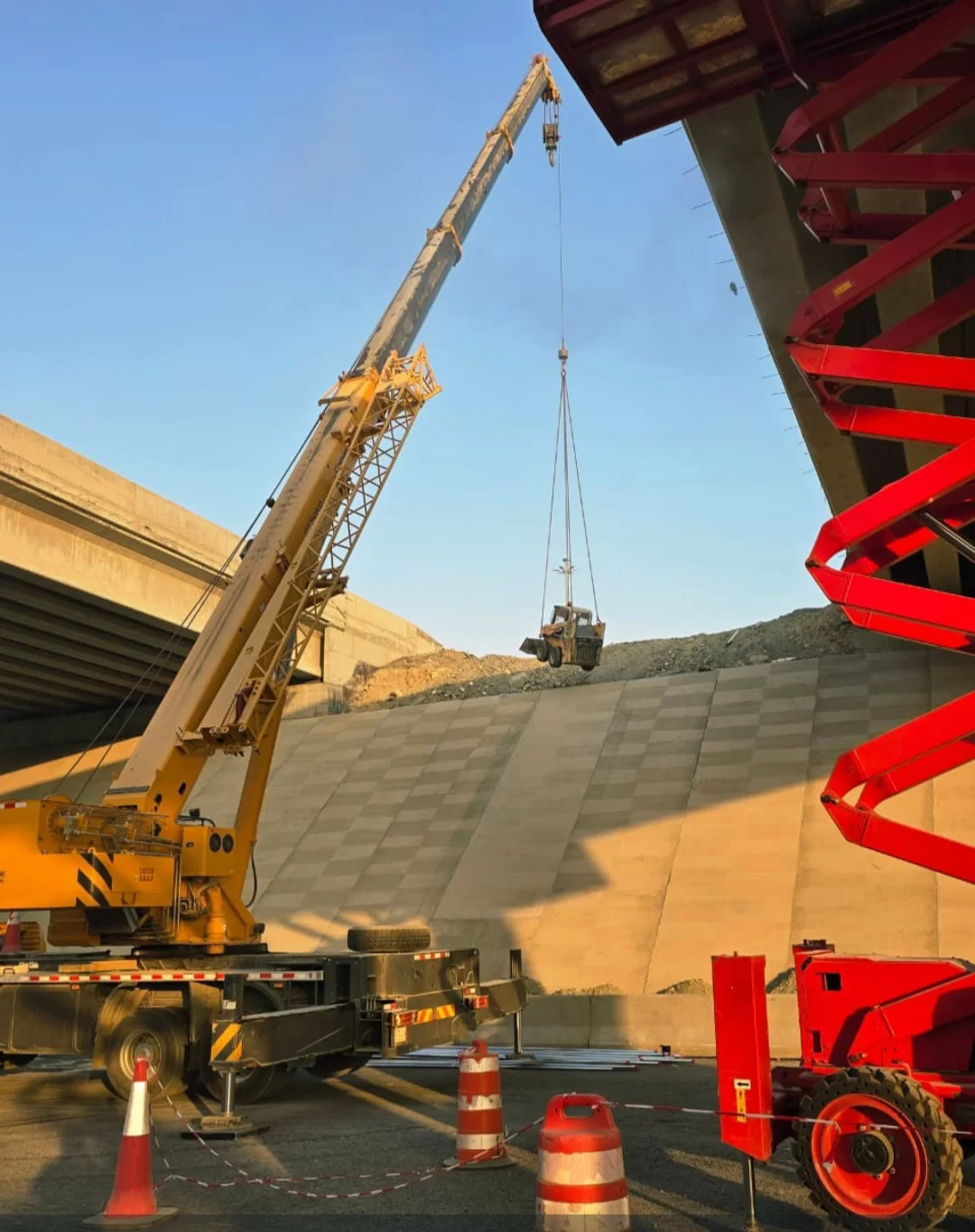 Manlifts,scissor lifts, forklifts, cranes and jcbs for rental