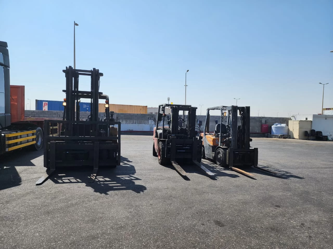 فوركلفت للإيجار في الدمام & الرياض & جدة * الجبيل * جميع الاحجام