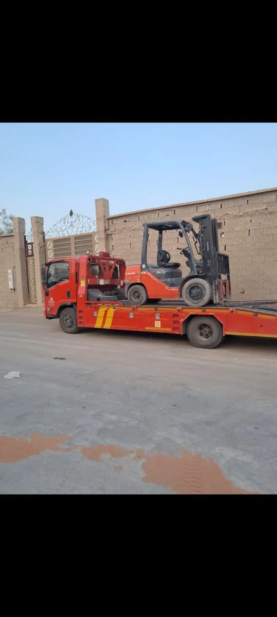 للأيجار الان رافعات شوكية /ورافعات مقصية/ في الرياض وجده والدمام والمدينه 576778672