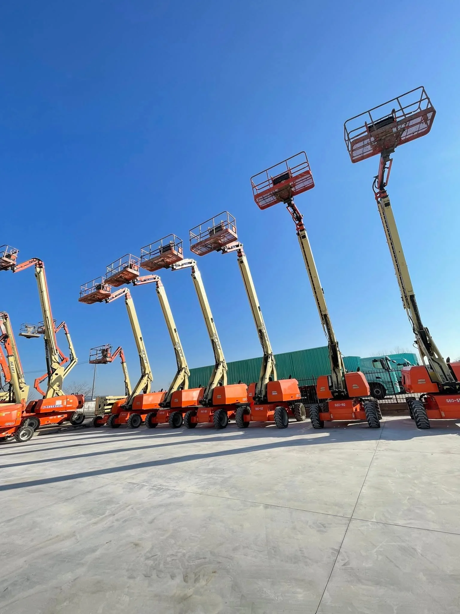 Sealift and Manlift available for monthly, yearly, weekly, and daily rent.