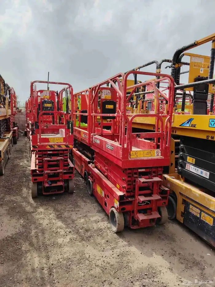 رافعة مقصية 16متر للإيجار بجدة - سيزرلفت | 16 meter scissor lift for rent in Jeddah