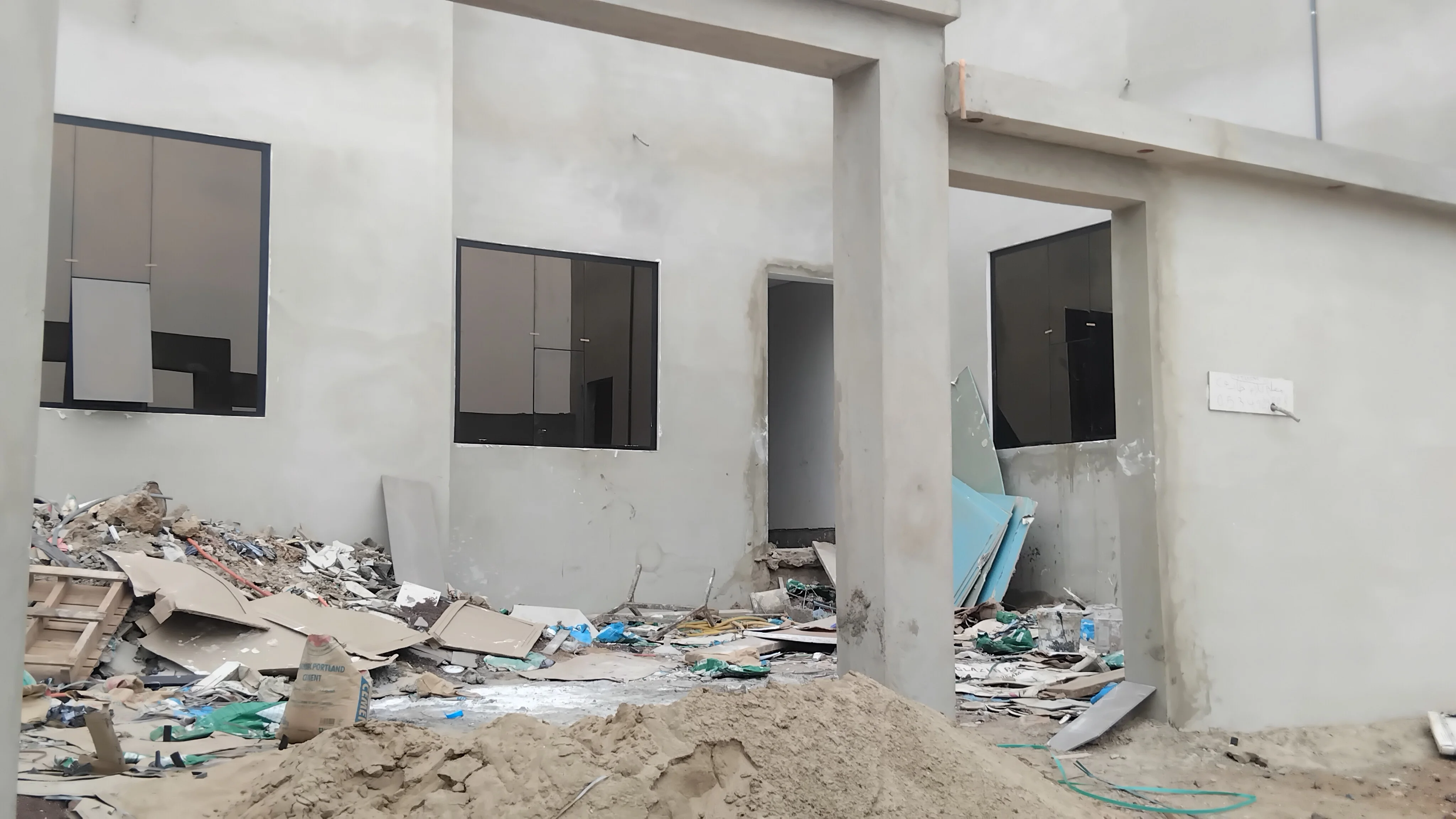 زجاج سكريت جيزان استركشر بلكونات المنيوم مكاتب واجهات ابواب كهرباء اتصل نصل 0506806283جازان