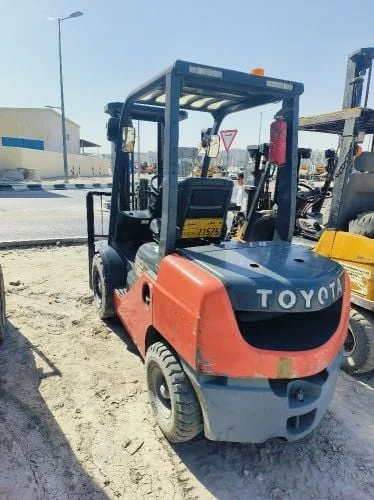⭐ فوركلفت للإيجار في جدة — رافعات شوكية 1 طن 2 طن 3 طن 5 طن 7 طن 10 طن — للموانئ والمستودعات والمشاريع الصناعية 🚜